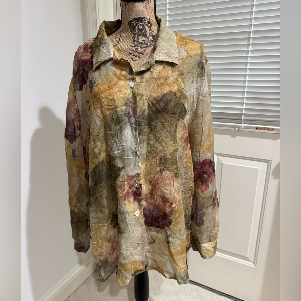 Christy Lyn Elegant Floral light weight Shirt size XXL?